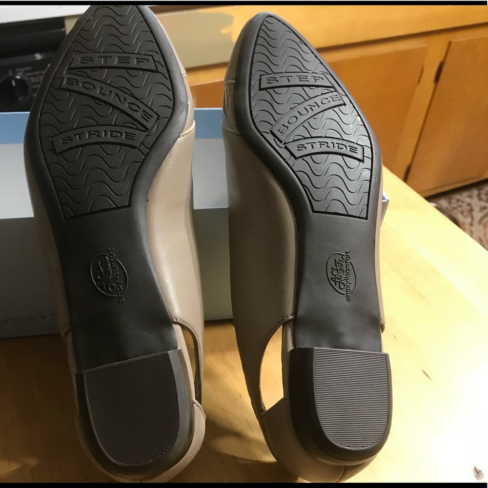 Life Stride Sanza Flat Pump - Picture 4 of 5